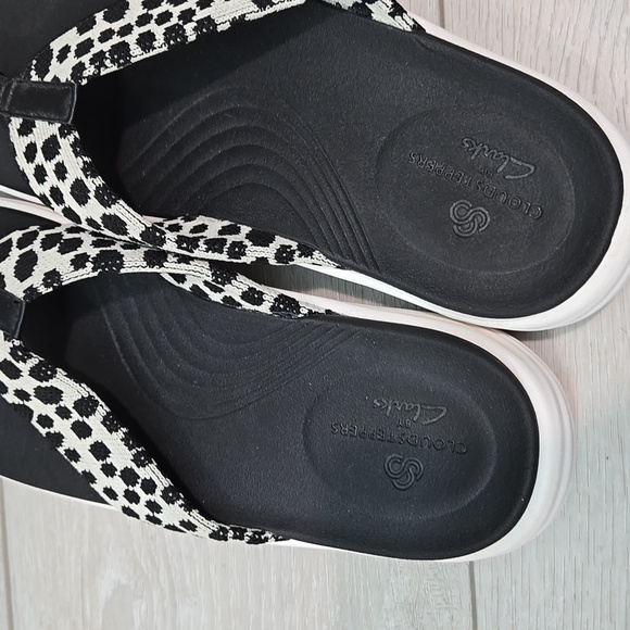 Cloudsteppers By Clarks Women Comforty Black& White Flip Flops Sandals Shoes 7M - Picture 6 of 10